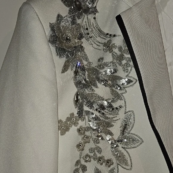 Elegant White and Silver Blazer with Floral Accents - Picture 3 of 6